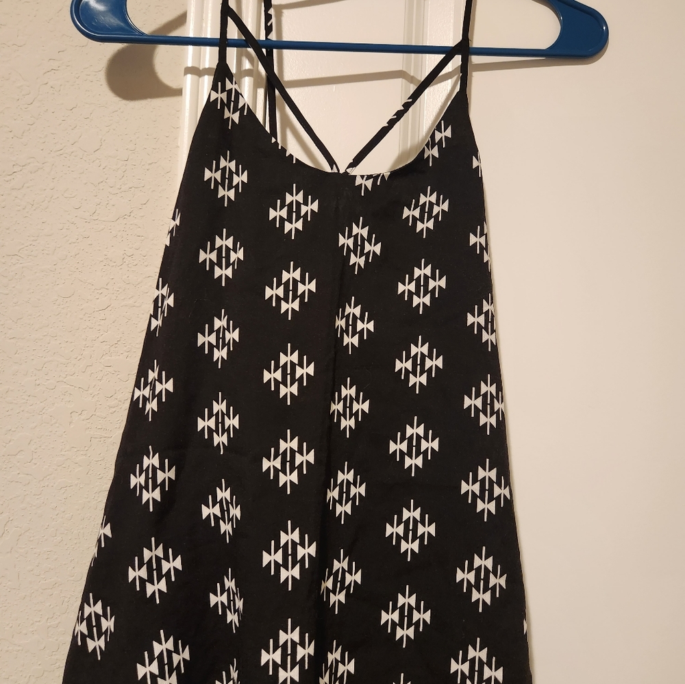 Junior's No Boundaries tank top. Size Small
